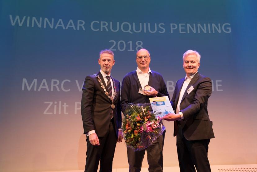 Marc van Rijsselberghe met Cruquius Penning samen met Onno Hoes en jury Thomas Rau.
