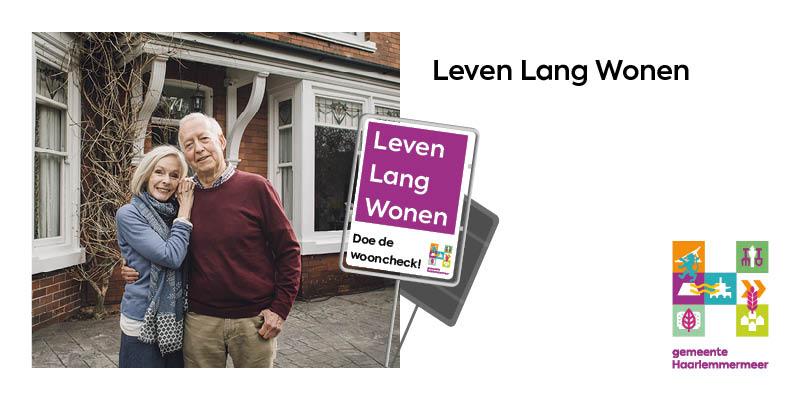 afbeelding van ouder echtpaar voor hun huis en illustratie van een makelaarsbord met daarop de tekst: Leven Lang Wonen, doe de wooncheck